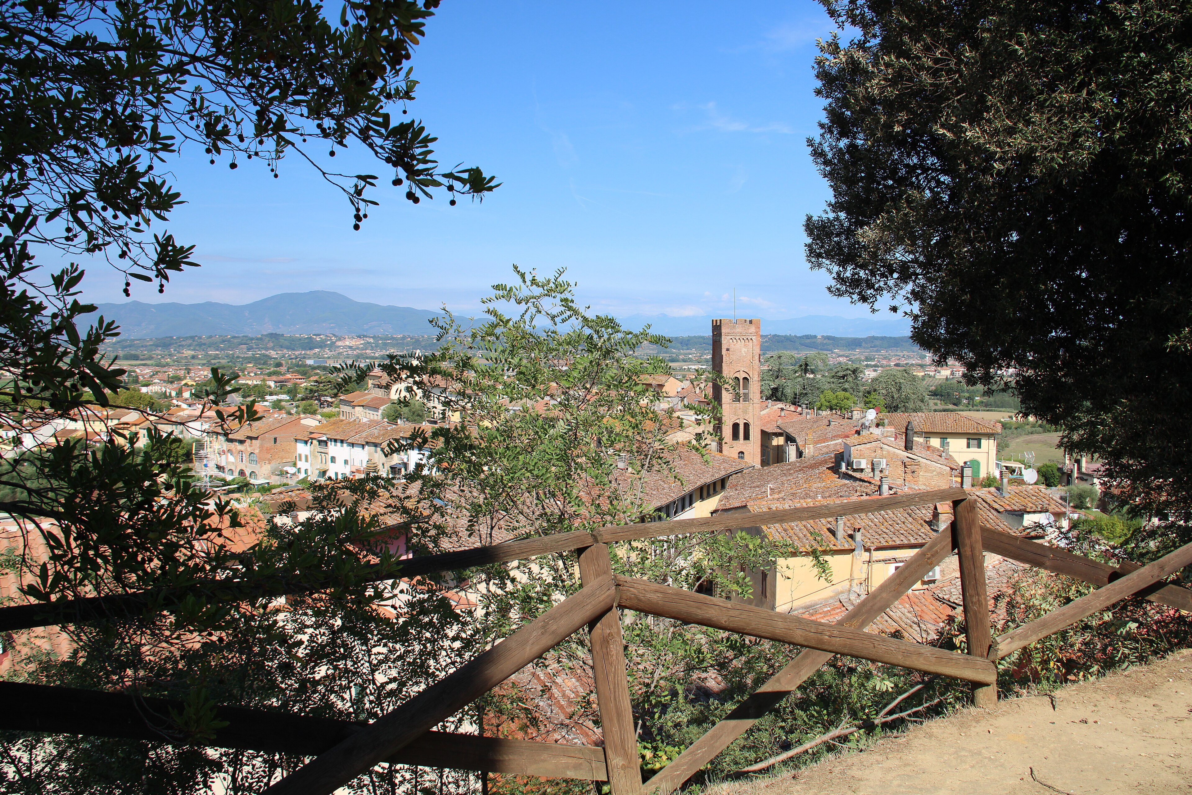 Le colline di Montopoli in Val d'Arno al tramonto